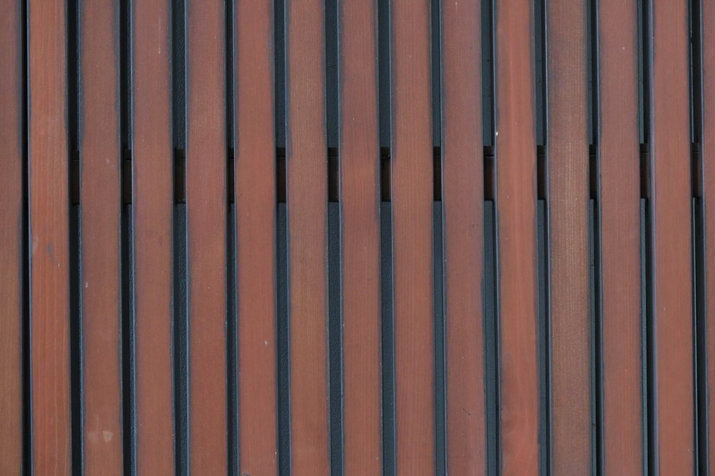 アンティーク建具　明治から大正期　美しい漆塗りの富山格子蔵戸1枚　(R-085603)