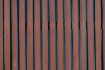 アンティーク建具　明治から大正期　美しい漆塗りの富山格子蔵戸1枚　(R-085603)