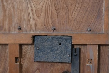 アンティーク建具　明治から大正期　美しい漆塗りの富山格子蔵戸1枚　(R-085603)