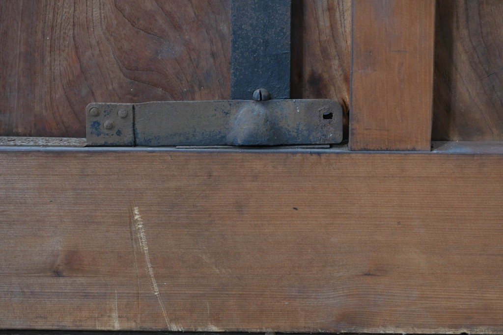 アンティーク建具　明治から大正期　美しい漆塗りの富山格子蔵戸1枚　(R-085603)