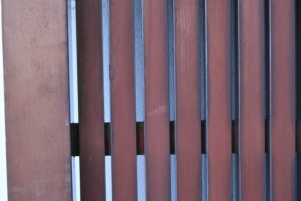 アンティーク建具　明治から大正期　美しい漆塗りの富山格子蔵戸1枚　(R-085603)