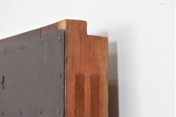 アンティーク建具　明治から大正期　美しい漆塗りの富山格子蔵戸1枚　(R-085603)