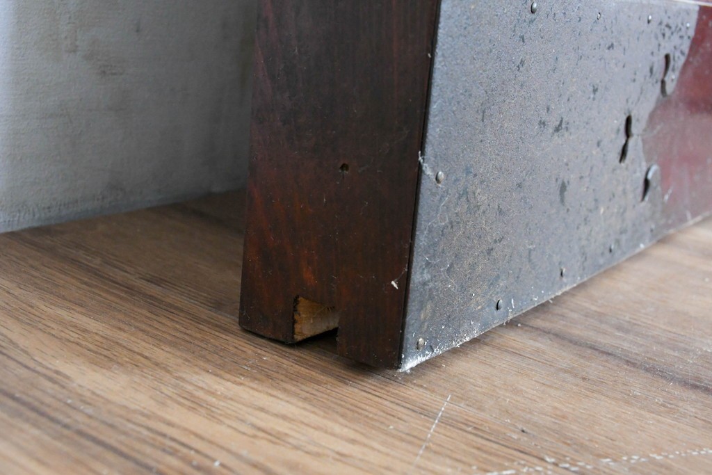 アンティーク建具　明治から大正期　美しい漆塗りの富山格子蔵戸1枚　(R-085603)