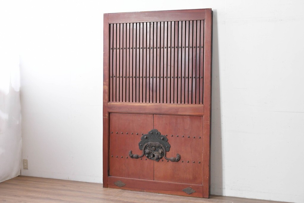 アンティーク建具　明治から大正期　重厚な金具が立派な富山格子蔵戸1枚　(R-085604)