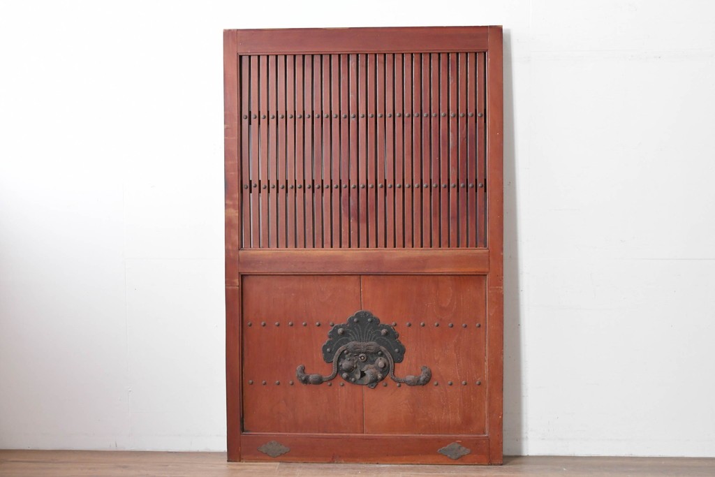 アンティーク建具　明治から大正期　重厚な金具が立派な富山格子蔵戸1枚　(R-085604)