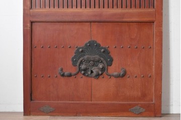 アンティーク建具　明治から大正期　重厚な金具が立派な富山格子蔵戸1枚　(R-085604)