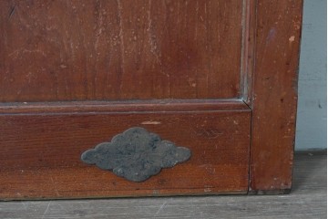 アンティーク建具　明治から大正期　重厚な金具が立派な富山格子蔵戸1枚　(R-085604)