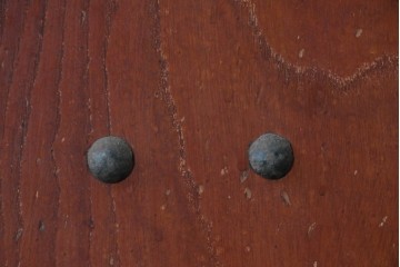 アンティーク建具　明治から大正期　重厚な金具が立派な富山格子蔵戸1枚　(R-085604)