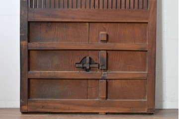 アンティーク建具　明治から大正期　重厚な金具が立派な富山格子蔵戸1枚　(R-085604)