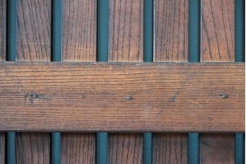 アンティーク建具　明治から大正期　重厚な金具が立派な富山格子蔵戸1枚　(R-085604)