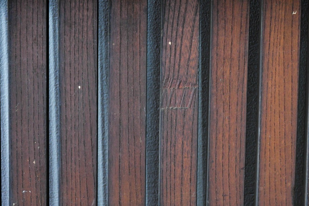 アンティーク建具　明治から大正期　重厚な金具が立派な富山格子蔵戸1枚　(R-085604)