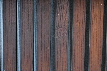 アンティーク建具　明治から大正期　重厚な金具が立派な富山格子蔵戸1枚　(R-085604)