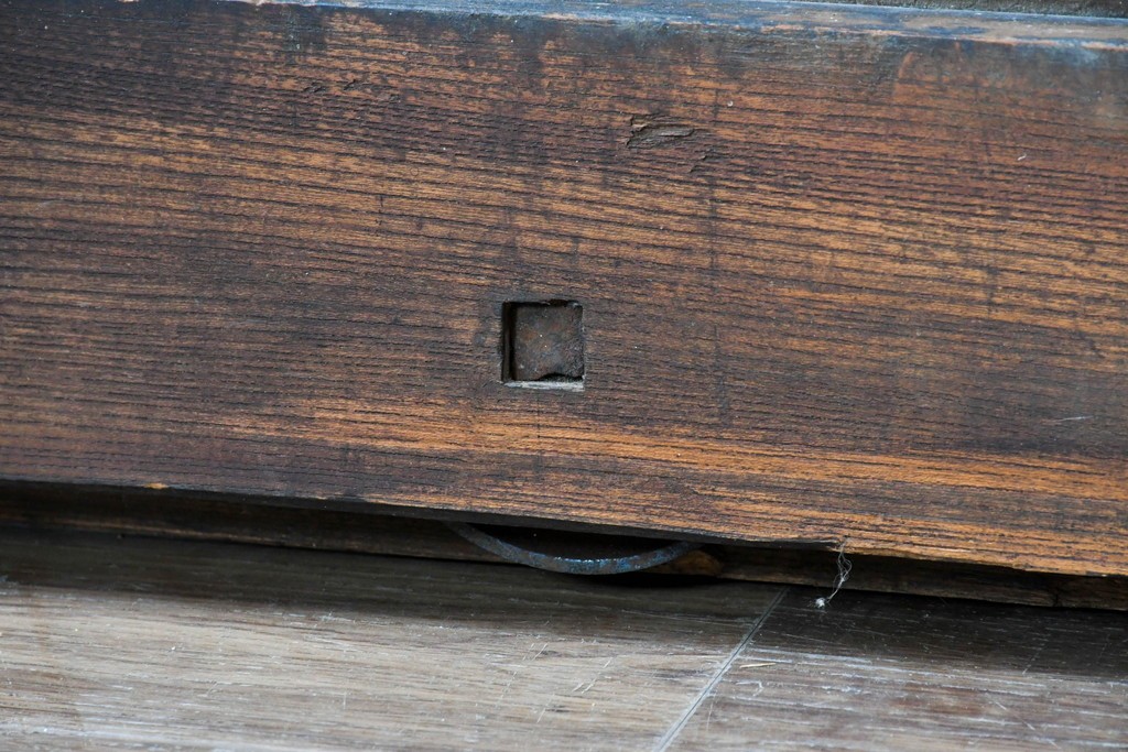 アンティーク建具　明治から大正期　重厚な金具が立派な富山格子蔵戸1枚　(R-085604)