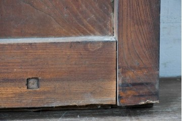 アンティーク建具　明治から大正期　重厚な金具が立派な富山格子蔵戸1枚　(R-085604)