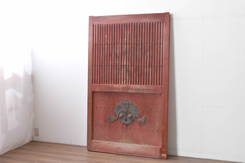 アンティーク建具　明治から大正期　重厚な金具が印象的な富山格子蔵戸1枚　(R-085605)