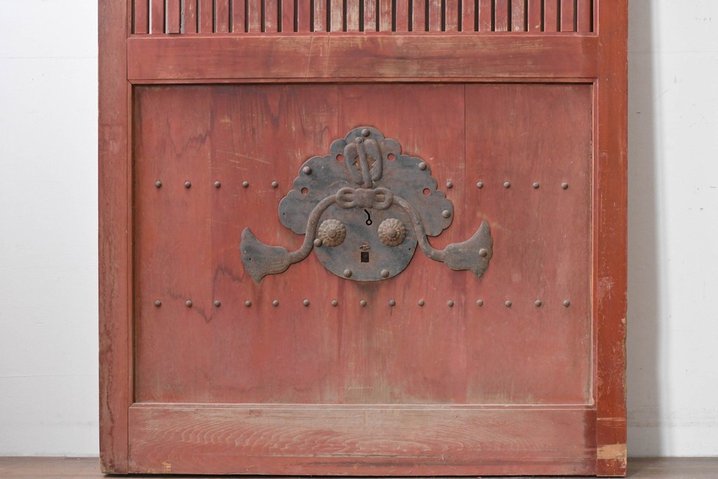 アンティーク建具　明治から大正期　重厚な金具が印象的な富山格子蔵戸1枚　(R-085605)