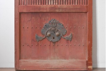 アンティーク建具　明治から大正期　重厚な金具が印象的な富山格子蔵戸1枚　(R-085605)