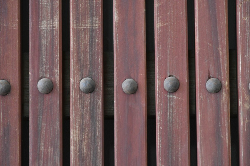 アンティーク建具　明治から大正期　重厚な金具が印象的な富山格子蔵戸1枚　(R-085605)