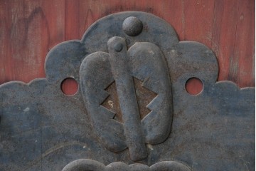 アンティーク建具　明治から大正期　重厚な金具が印象的な富山格子蔵戸1枚　(R-085605)