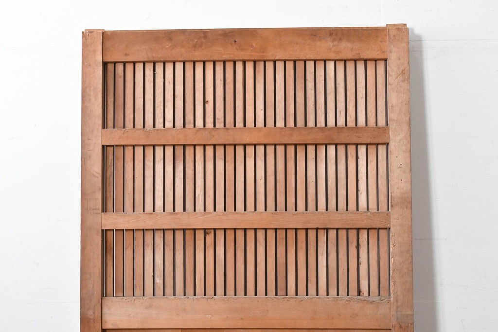 アンティーク建具　明治から大正期　重厚な金具が印象的な富山格子蔵戸1枚　(R-085605)