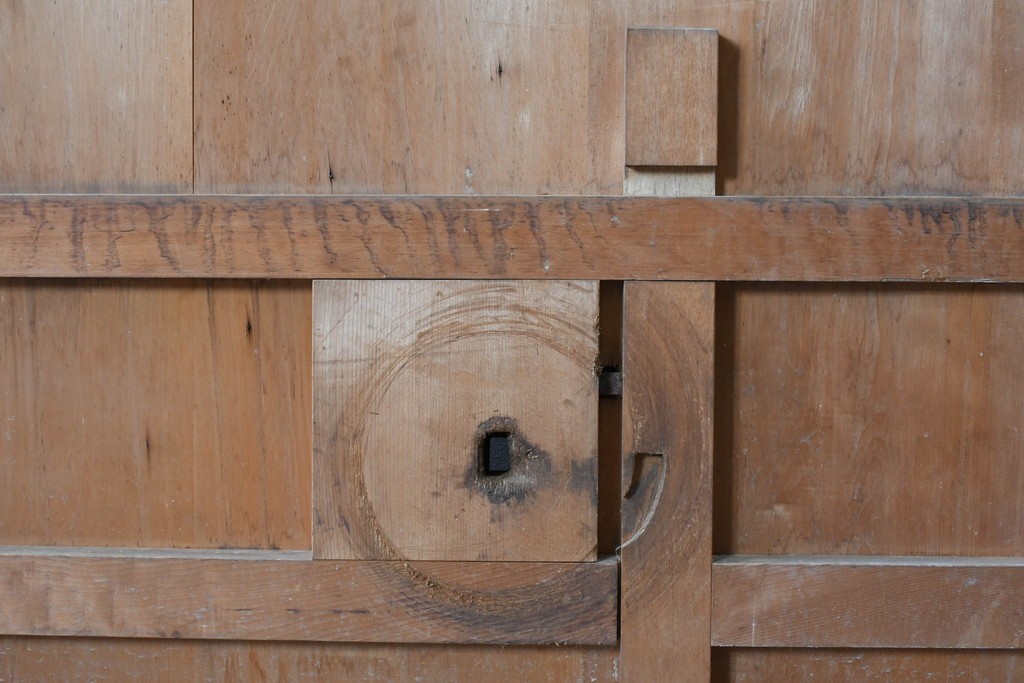 アンティーク建具　明治から大正期　重厚な金具が印象的な富山格子蔵戸1枚　(R-085605)