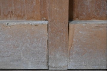 アンティーク建具　明治から大正期　重厚な金具が印象的な富山格子蔵戸1枚　(R-085605)