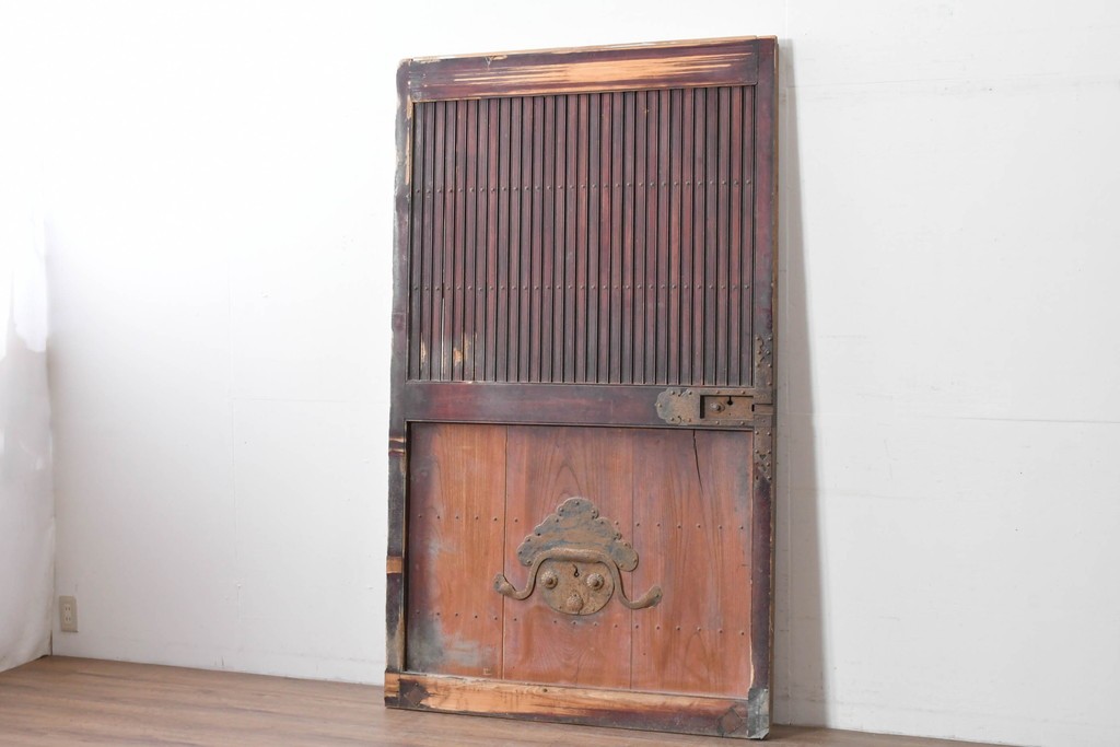 和製アンティーク　明治から大正期　重厚な金具が魅力の富山格子蔵戸1枚　(R-085606)