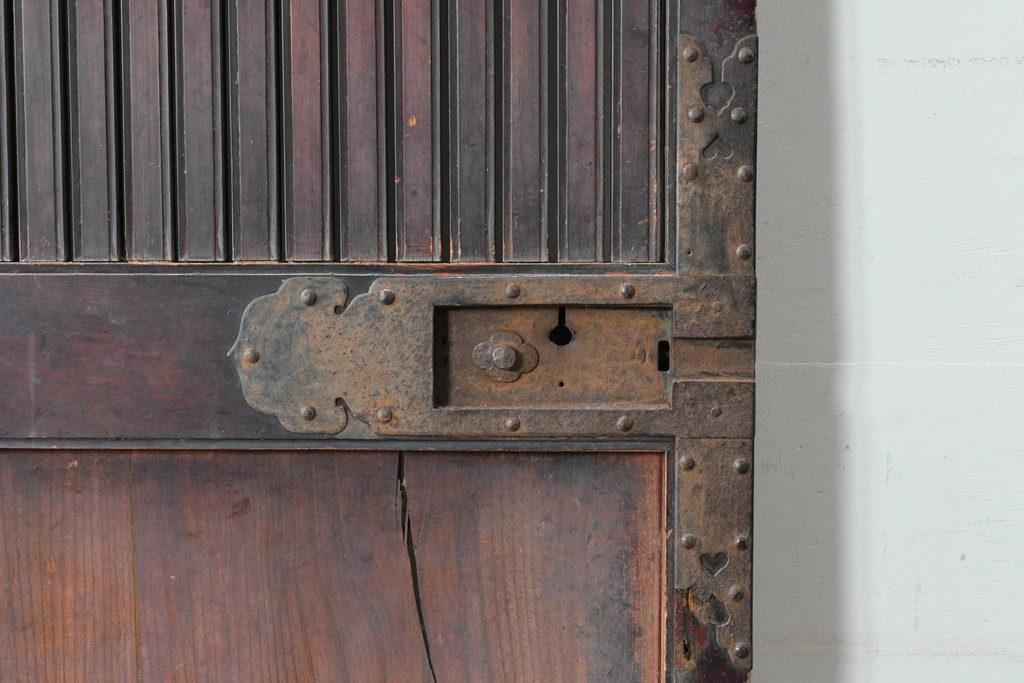 和製アンティーク　明治から大正期　重厚な金具が魅力の富山格子蔵戸1枚　(R-085606)