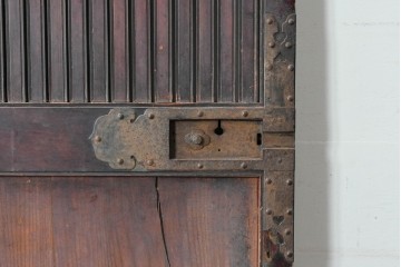 和製アンティーク　明治から大正期　重厚な金具が魅力の富山格子蔵戸1枚　(R-085606)