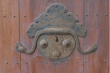 和製アンティーク　明治から大正期　重厚な金具が魅力の富山格子蔵戸1枚　(R-085606)