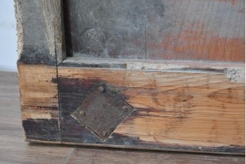 和製アンティーク　明治から大正期　重厚な金具が魅力の富山格子蔵戸1枚　(R-085606)