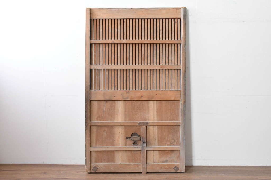 和製アンティーク　明治から大正期　重厚な金具が魅力の富山格子蔵戸1枚　(R-085606)