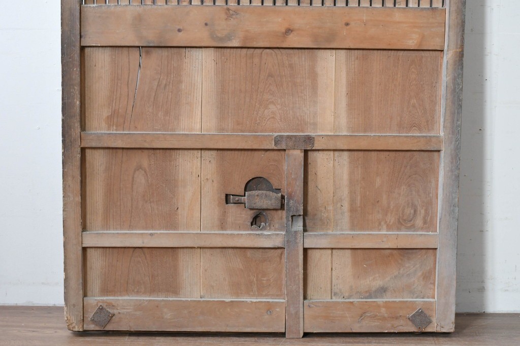 和製アンティーク　明治から大正期　重厚な金具が魅力の富山格子蔵戸1枚　(R-085606)