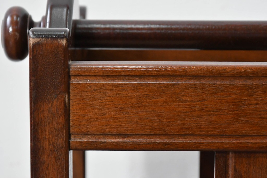 中古　美品　松本民芸家具　和洋折衷の空間にも自然に馴染むC型マガジンラック　(R-085607)