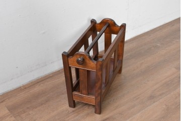 中古　美品　松本民芸家具　和洋折衷の空間にも自然に馴染むC型マガジンラック　(R-085607)