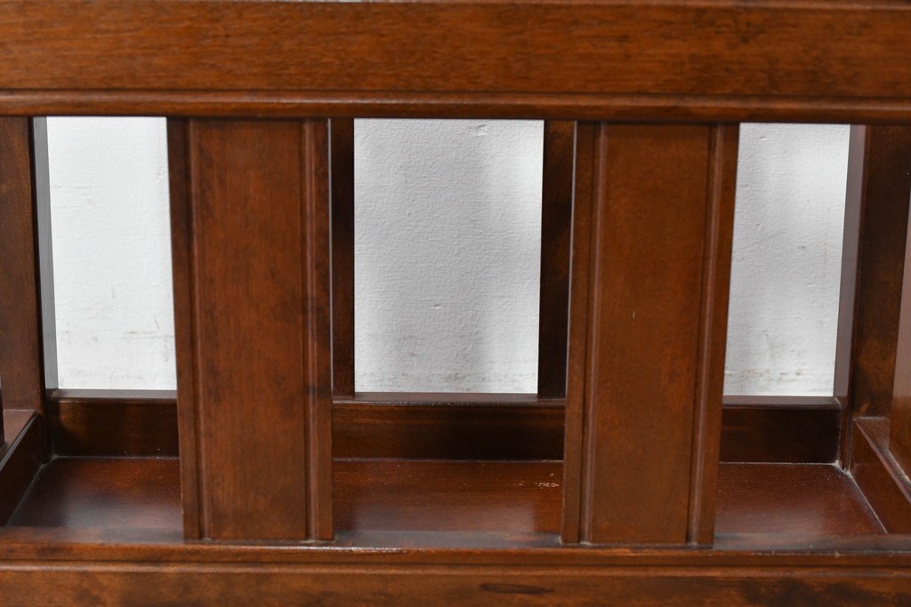 中古　美品　松本民芸家具　和洋折衷の空間にも自然に馴染むC型マガジンラック　(R-085607)