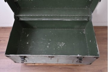 ヴィンテージ　無骨なデザインとステンシル跡がおしゃれなジュラルミントランク　(R-085610)