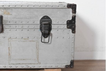 ヴィンテージ　無骨なデザインとステンシル跡がおしゃれなジュラルミントランク　(R-085610)