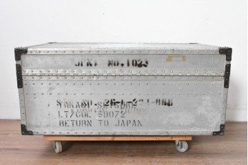 ヴィンテージ　無骨なデザインとステンシル跡がおしゃれなジュラルミントランク　(R-085610)