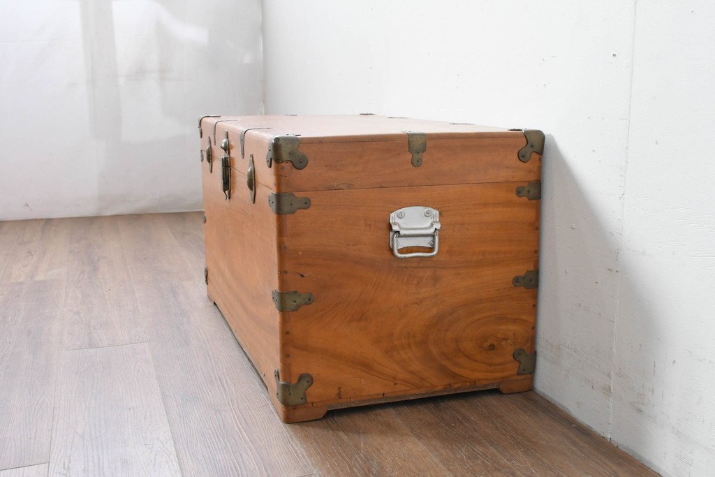 アンティーク　美品　くすのき(楠)材　収納力抜群の木製トランク　(R-085611)
