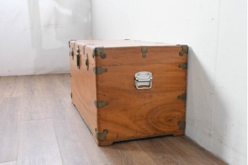 アンティーク　美品　くすのき(楠)材　収納力抜群の木製トランク　(R-085611)