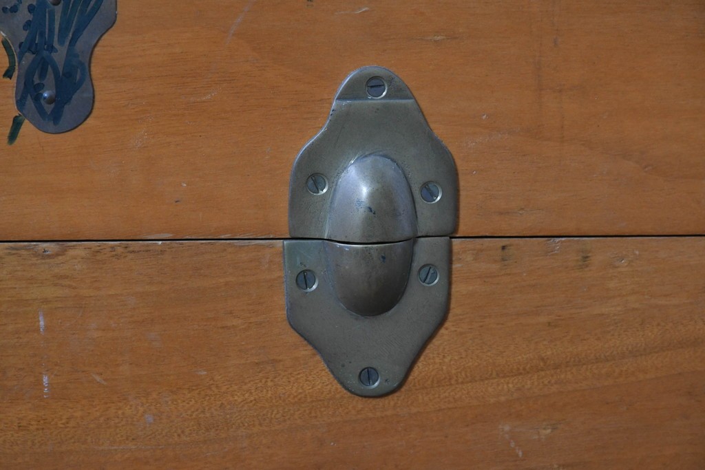 アンティーク　美品　くすのき(楠)材　収納力抜群の木製トランク　(R-085611)