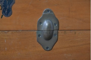 アンティーク　美品　くすのき(楠)材　収納力抜群の木製トランク　(R-085611)