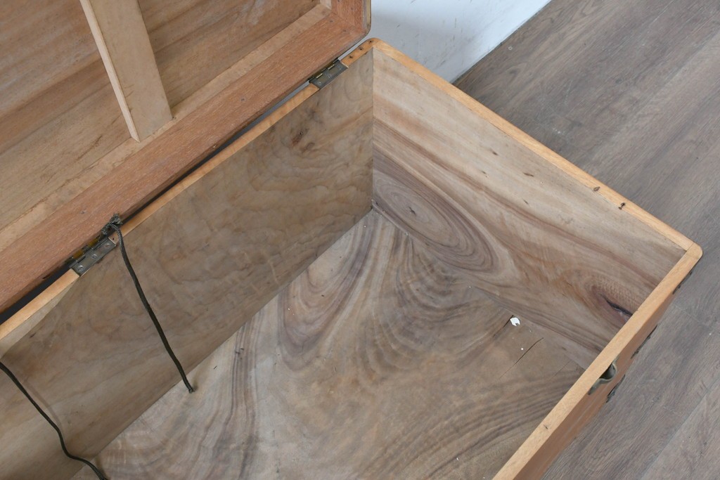 アンティーク　美品　くすのき(楠)材　収納力抜群の木製トランク　(R-085611)