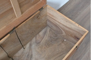 アンティーク　美品　くすのき(楠)材　収納力抜群の木製トランク　(R-085611)