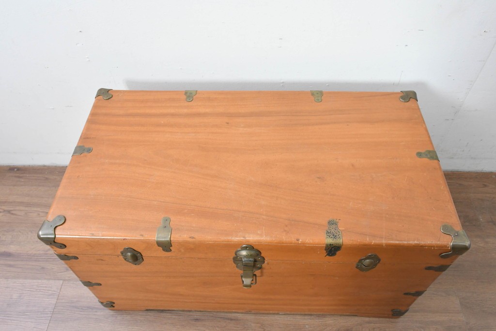 アンティーク　美品　くすのき(楠)材　収納力抜群の木製トランク　(R-085611)