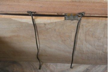 アンティーク　美品　くすのき(楠)材　収納力抜群の木製トランク　(R-085611)