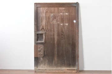 和製アンティーク　明治から大正期　総欅(ケヤキ)材　美しい木目と福を呼ぶ意匠金具が目を引く蔵戸1枚　(R-085612)