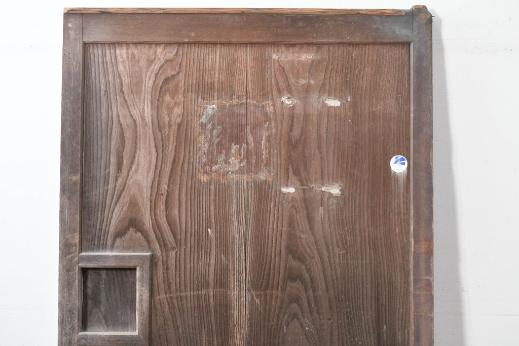 和製アンティーク　明治から大正期　総欅(ケヤキ)材　美しい木目と福を呼ぶ意匠金具が目を引く蔵戸1枚　(R-085612)