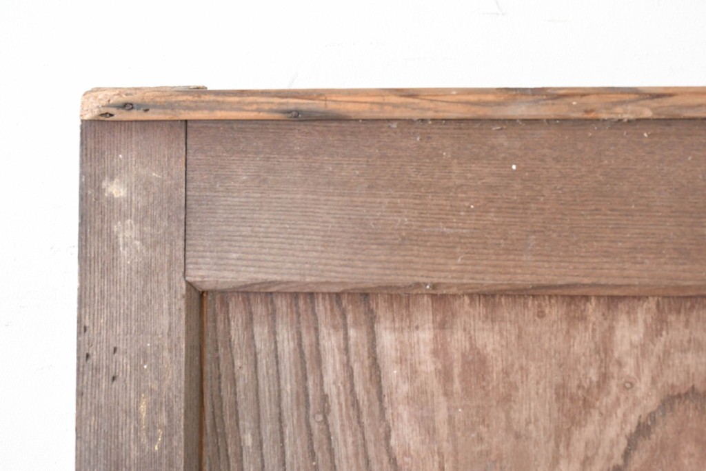 和製アンティーク　明治から大正期　総欅(ケヤキ)材　美しい木目と福を呼ぶ意匠金具が目を引く蔵戸1枚　(R-085612)